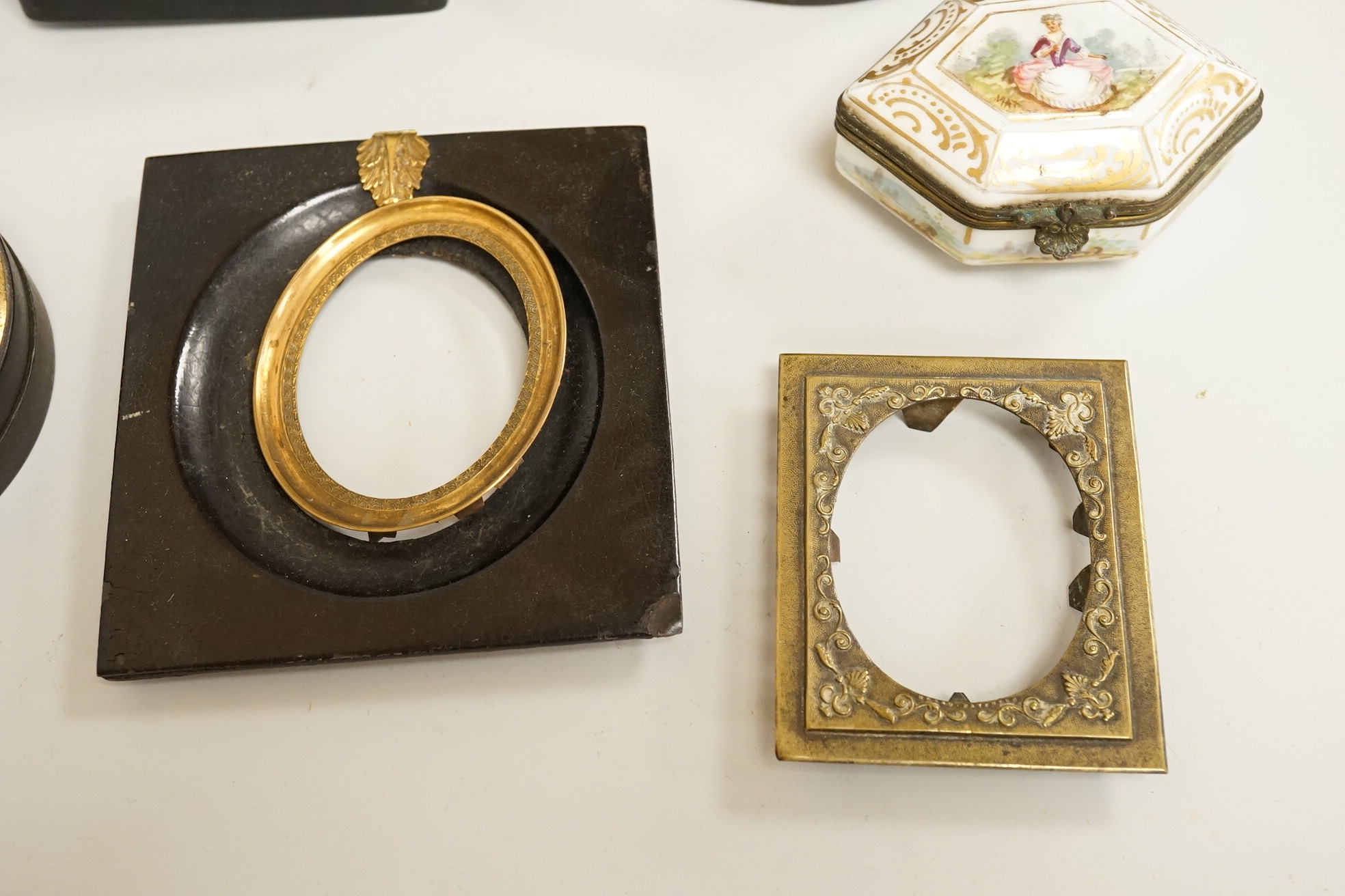 A collection of 19th century and later snuff and pill boxes, a silhouette frame and a gilt metal frame